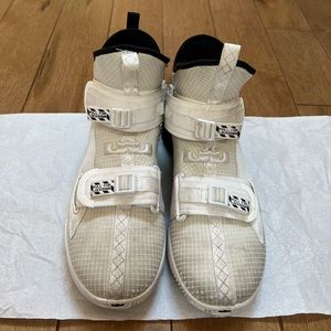 Nike Lebron Soldier 13 - size 9.5